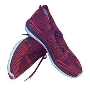 UNDER ARMOUR sneakers, lightweight, Roomy footbed, fuchsia, "Charged". 8